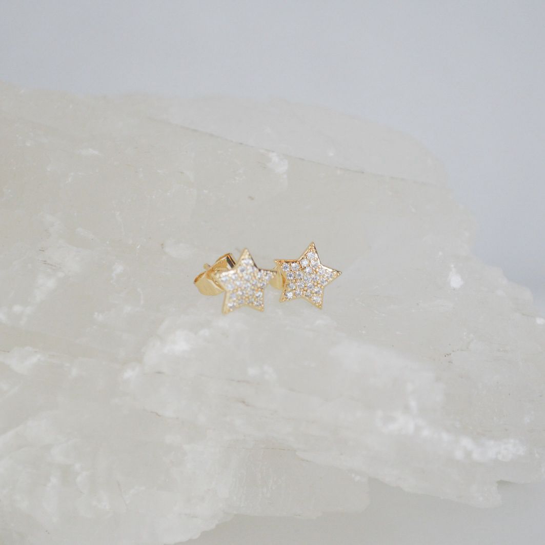 Broquel Luminous Heart Studs
