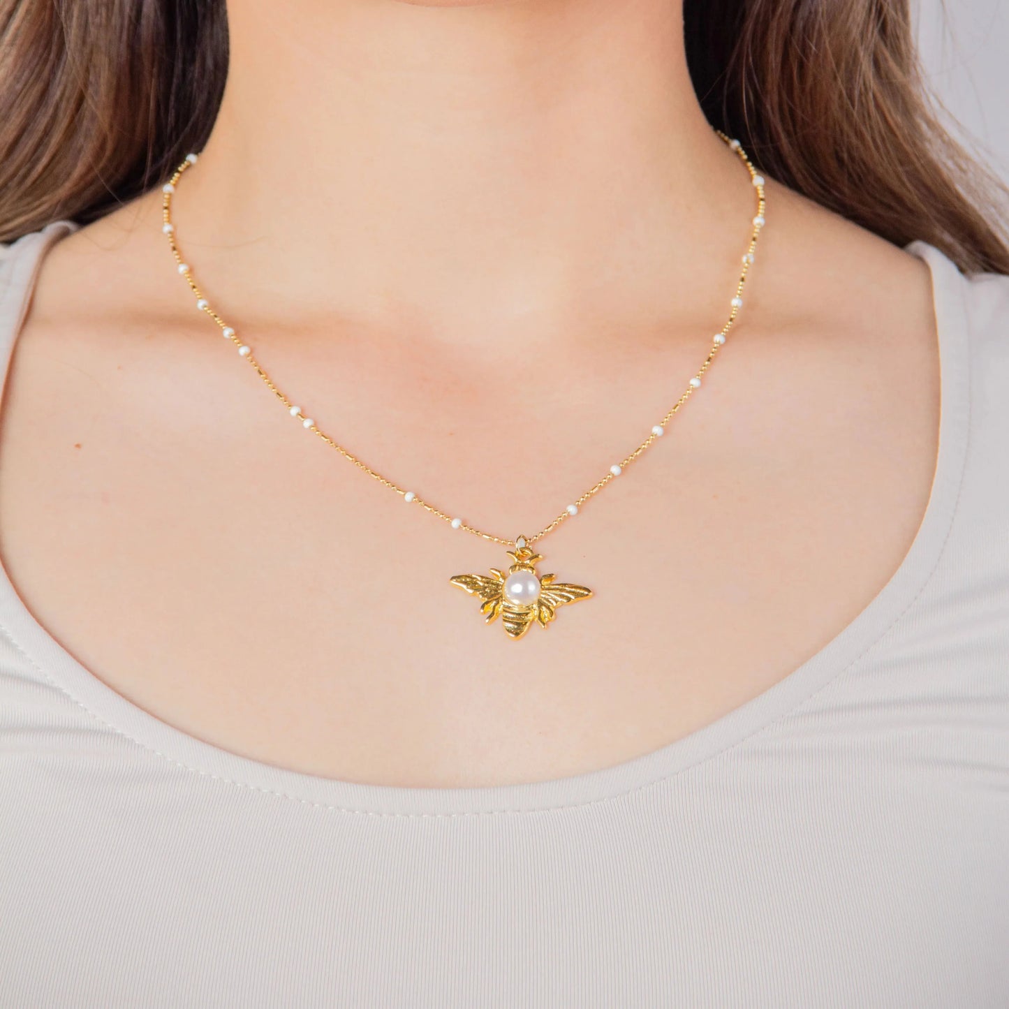 Collar bee