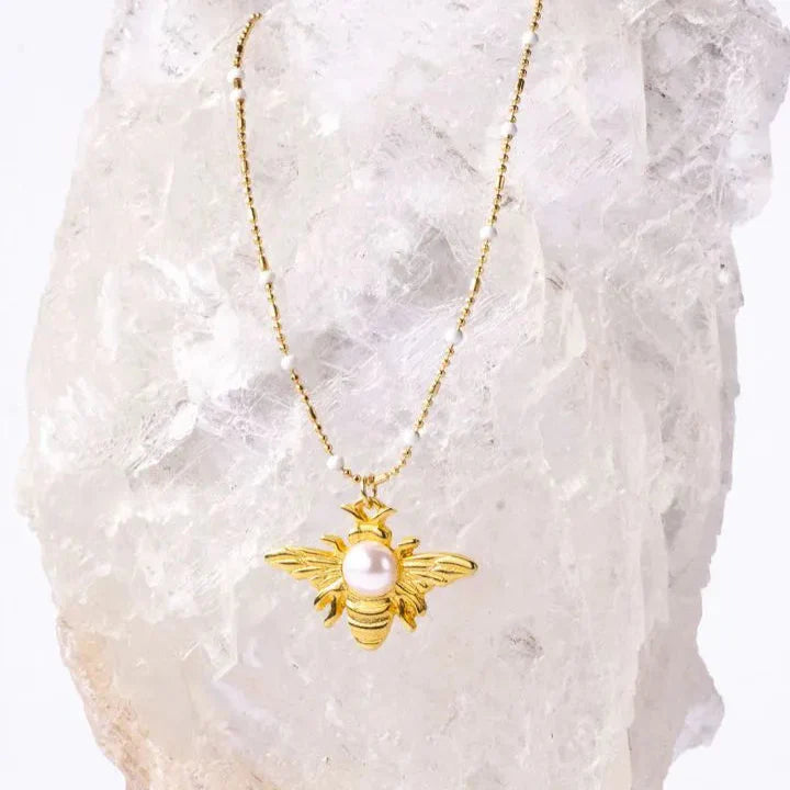 Collar bee