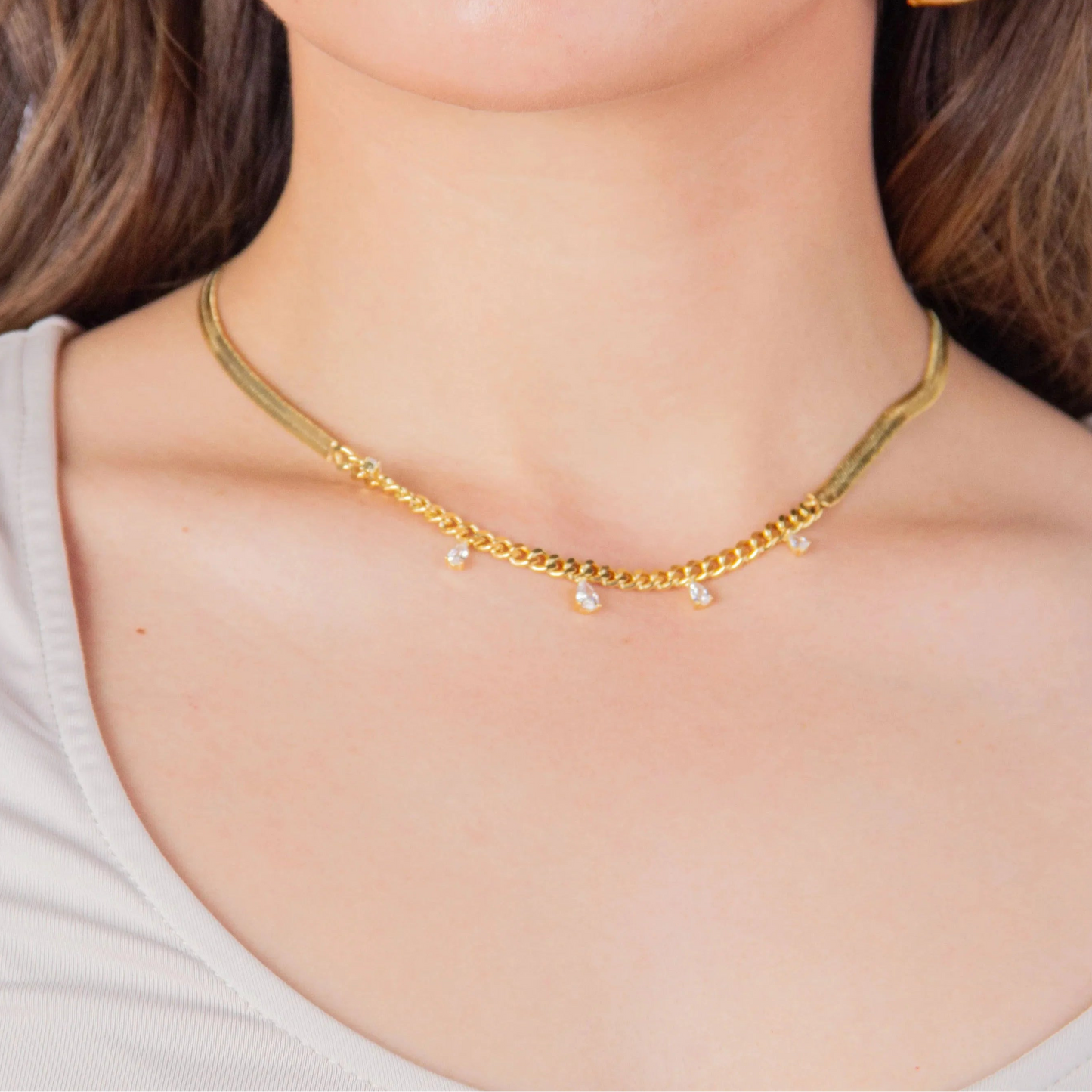 Collar sparkles