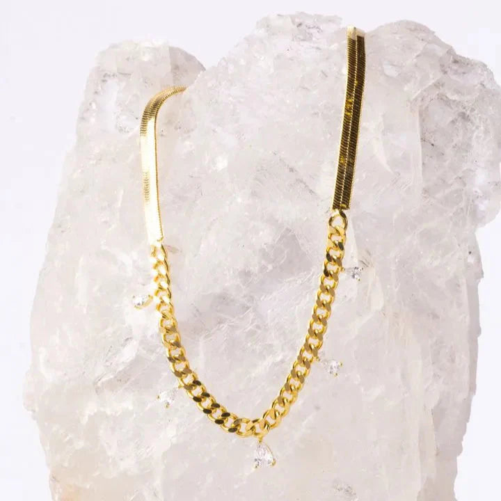 Collar sparkles